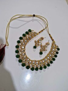 Stunning Kundan Necklace with Earrings Set