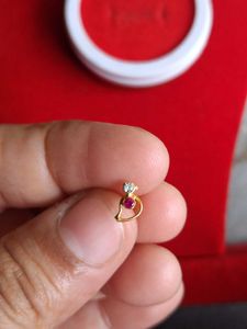 Elegant Gold Nose Pin