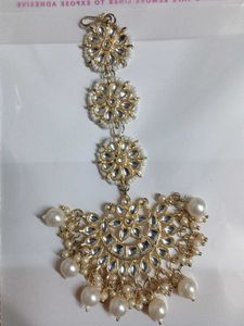 Elegant Kundan & Pearl Maang Tikka