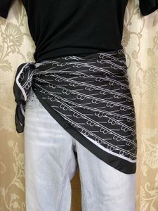 Stylish Black & White Printed Scarf
