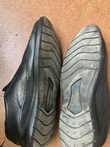 Hush Puppies Men's Black Leather Slip-Ons