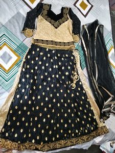 Black &amp; Golden Heavy Net Velvet Lehanga