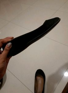 BATA BLACK FLATS