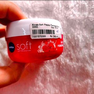 NIVEA Soft Light Moisturizer 100ml | Peppy Pomegra