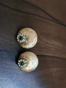 Stylish Golden Stud Earing