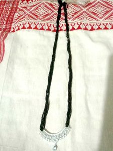 Elegant Beaded Necklace with Crystal Pendant