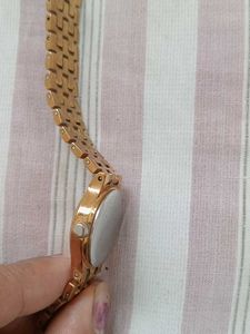 Elegant Gold-Tone Quartz Watch