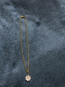 Daisy Flower Pendant Necklace