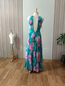 Stunning Marciano Floral Pleated Maxi Dres