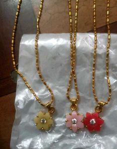 Flower Pendant Necklace Set
