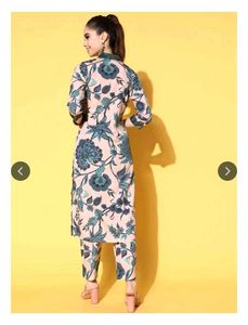 Ahalyaa Elegant Floral Kurta Set with Pants