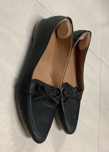 Black Loafers with Bow Detail⭐️