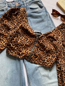 Leopard Print Cropped Zip-Up Top