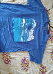 Men's Blue T-Shirt with Wave Graphic unisex