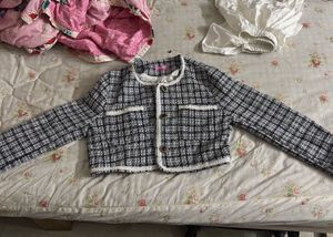 Chic Plaid Cropped Jacket