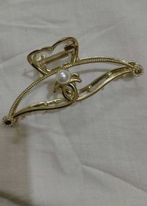 Pearl Detail Hair Claw Clip