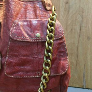 Chic Red Leather Shoulder Bag with Gold Chain💥