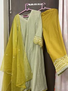 sangaria new Elegant Kurta Set with size L Dupatta