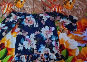 Casual shoulder strap printed top