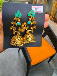 Elegant Kundan Jhumka Earrings