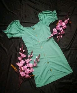 Stylish Green Button-Up Dress