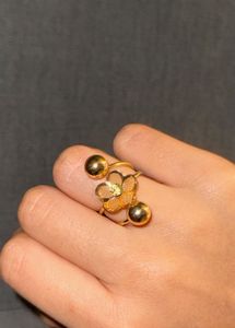 Elegant Gold Flower Ring