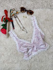 Chic Cropped Lace Trim Knit Top