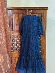 Styli Elegant Navy Lace bodycon Midi Dress
