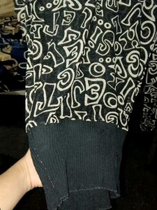 Black &amp; White Graphic Print Top