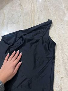 Black One-Shoulder Swimsuit
