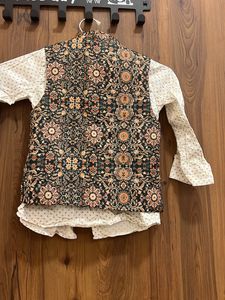 White Shirt N Waistcoat Set Fir Boys 💚🤍
