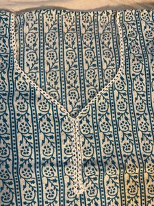 Blue &amp; White Floral Print Kurta