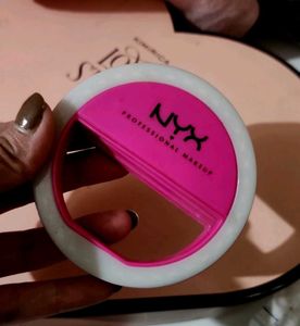 NYX Professional LED selfie light 🦋✨️