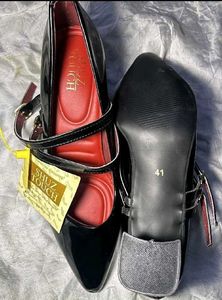 Shiny Black Pointed Toe Heels