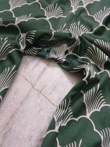 Stylish Green Patterned Wide-Leg Pants with Pocket