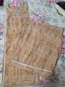 Elegant Paisley Print Kurta Set