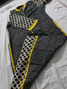 Black &amp; White Printed Kurta with Yellow Collar