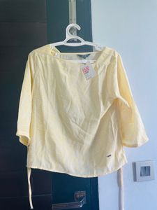Must have elle yellow summer top