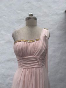 Elegant One-Shoulder Pink Gown