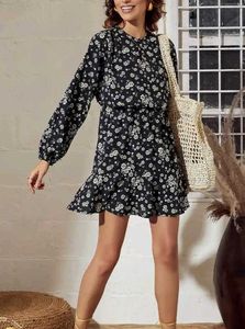 Chic Floral Print Mini Dress