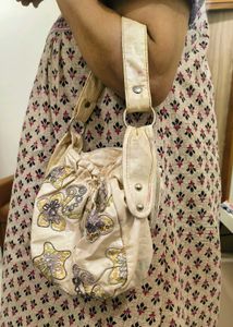 Unique embroidered hand bag 1+1 free!