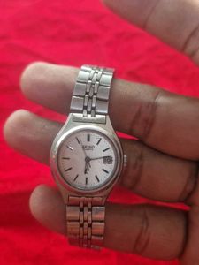 Seiko Quartz Women's Watch need service
