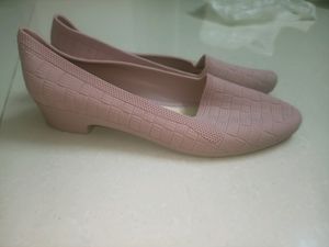 Beautiful Waterproof Shoes For Women 👠(Size -7)