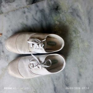 school white shoe for boys