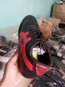 NEW NO USED SNEAKERS SHOES FOR MEN.