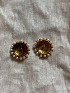 Elegant Red &amp; Green Pearl Stud Earrings