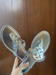 TORY BURCH BRAND NEW SILVER FLATS SIZE 38