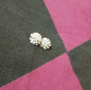 🎀🔥New 🌸Price Drop Cute Studs Earrings
