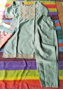 Women Kurti Pant Dupatta Set