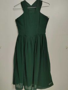 Elegant Emerald Green Criss-Cross Dress